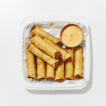 plateau-10-rouleaux-avec-sauce-512